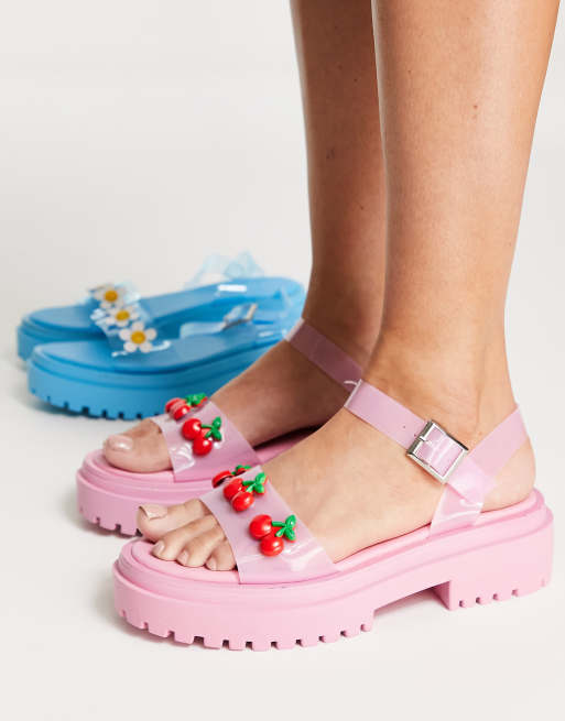 Daisy Street - Flade sandaler med kirsebær i pink vinyl - Kun hos ASOS 