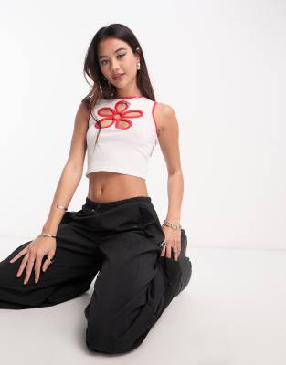 Daisy Street Flower Cut-out 90s Crop Top-black