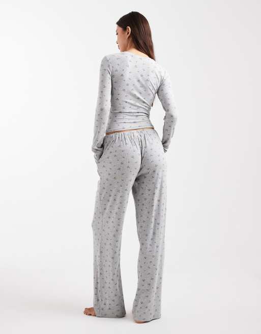 Daisy Street – Geripptes Pyjama-Schlafset in Grau-Flieder mit Blumenmuster und passender Tasche , 3 von 4
