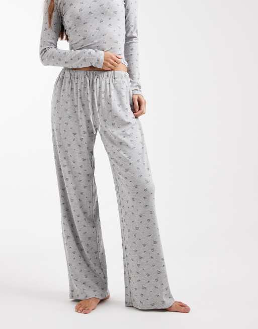Daisy Street – Geripptes Pyjama-Schlafset in Grau-Flieder mit Blumenmuster und passender Tasche , 4 von 4