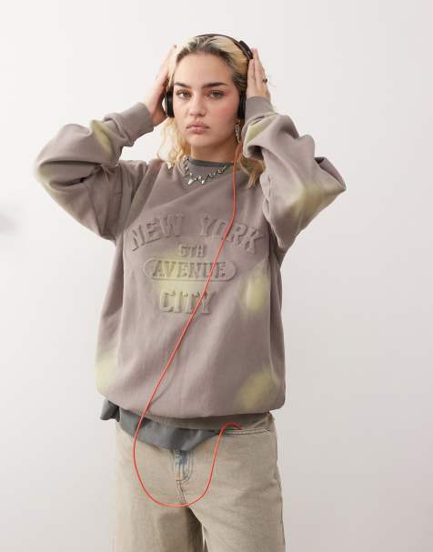 Daisy Street – Geripptes Sweatshirt in Taupe mit Rundhalsausschnitt und geprägtem Schriftzug - view 1