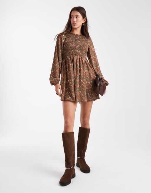 Daisy Street – Gesmoktes Mini-Hängerkleid in Braun mit 70er-Blümchenmuster, 3 von 4