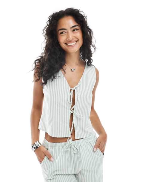 Daisy Street - Gestreept gilet met gestrikte voorkant in saliegroen, deel van co-ord set - view 1