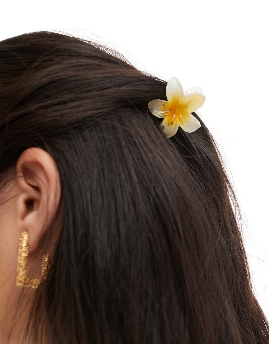 Daisy Street hibiscus flower hair clip in white