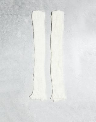 Daisy Street knitted arm warmers in cream