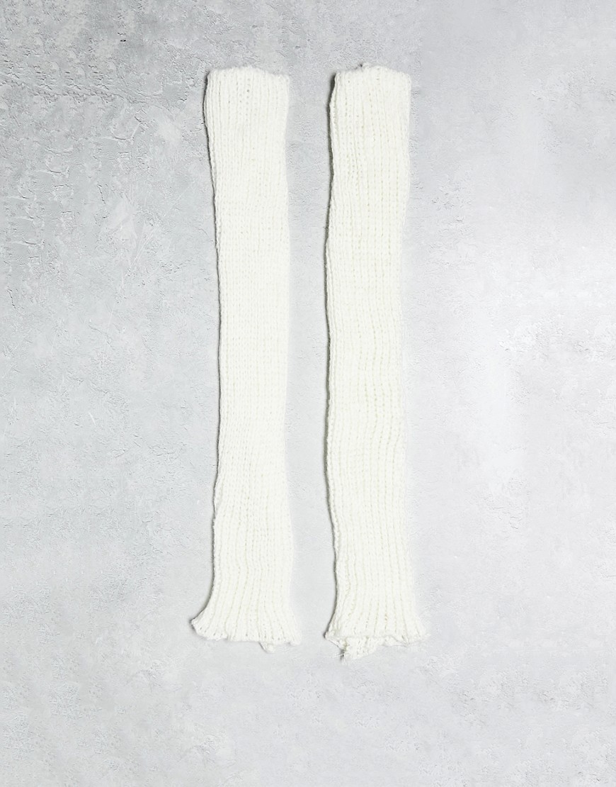 Daisy Street knitted arm warmers in cream-Neutral