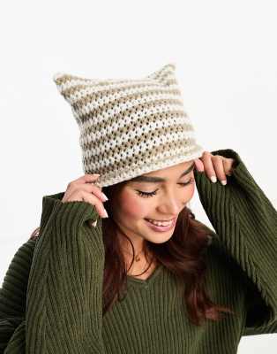 Daisy Street knitted square beanie in off white and beige | ASOS