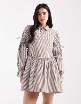 Daisy Street - Langärmliges, gestreiftes Mini-Hemdblusenkleid in Rosa und Braun mit asymmetrischer Knopfleiste