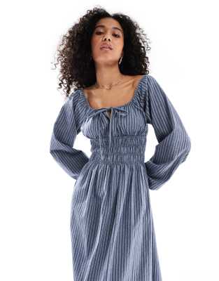 Daisy Street - Langärmliges Maxikleid in Hellblau gestreift mit Raffung vorne mit Bindeband