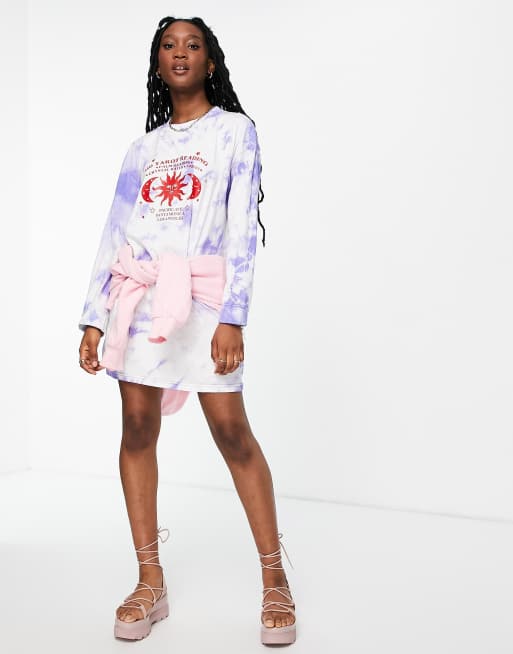 Daisy Street – Langärmliges Oversize-T-Shirt-Kleid mit Batikmuster und Tarot-Grafik