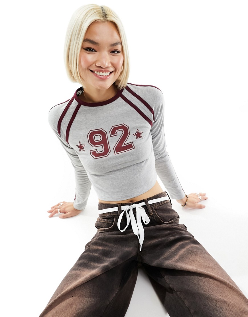 Daisy Street long sleeve crop top with retro piping and graphic-Grey