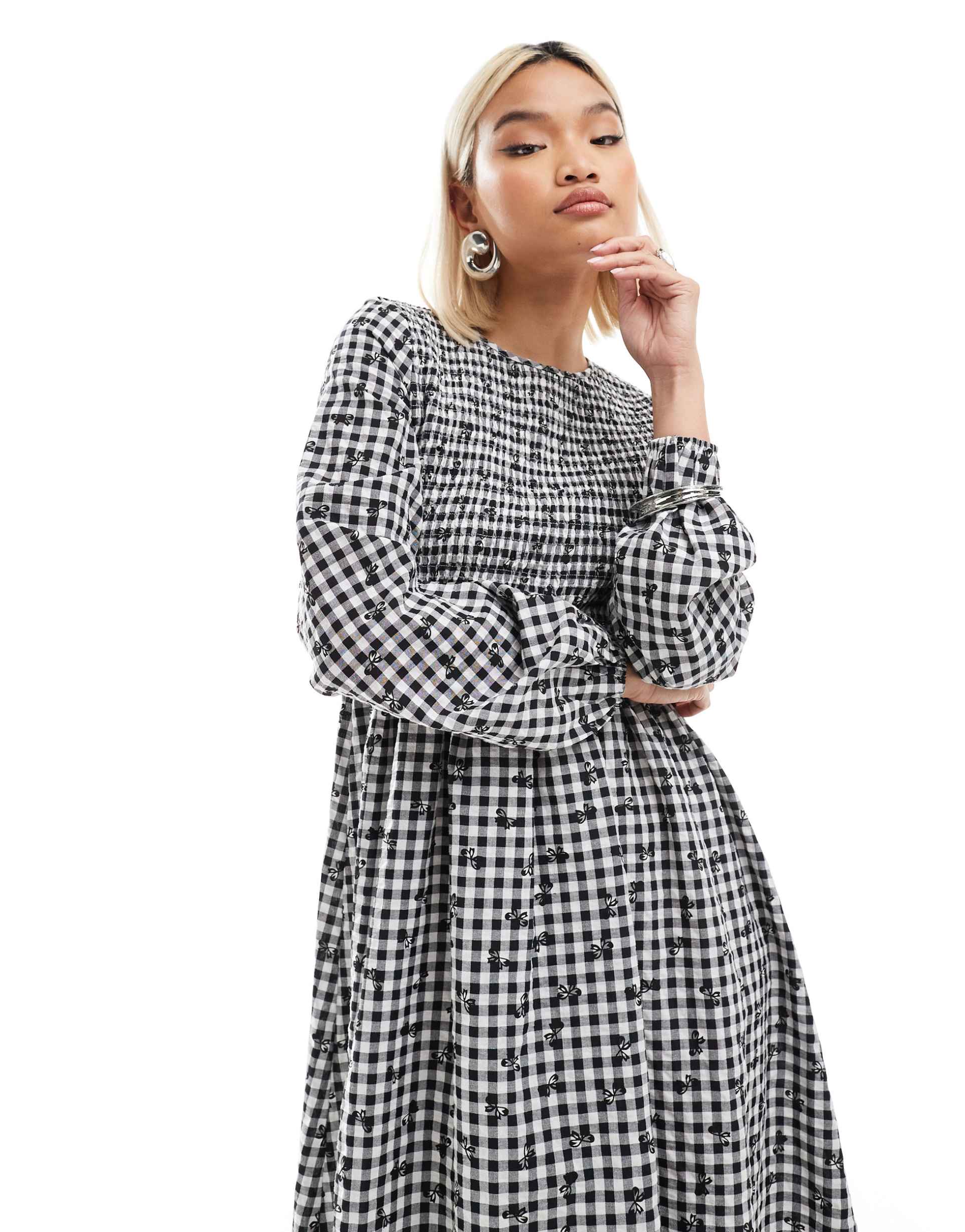 daisy street long sleeve midi smock dress in natural bow gingham