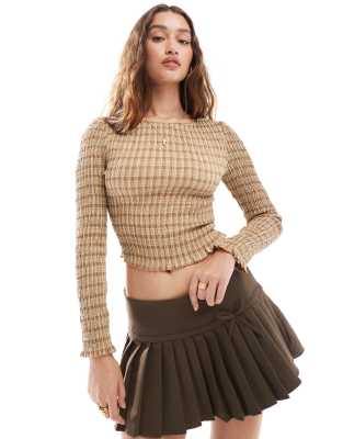 Daisy Street long sleeve shirred top in camel check