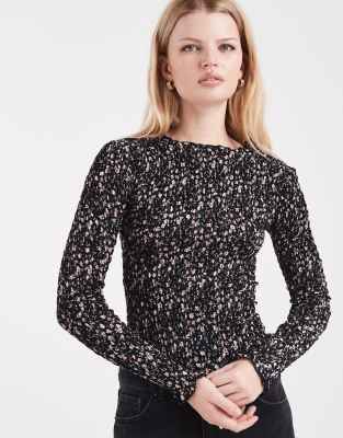 Daisy Street Long Sleeve Shirred Top In Black
