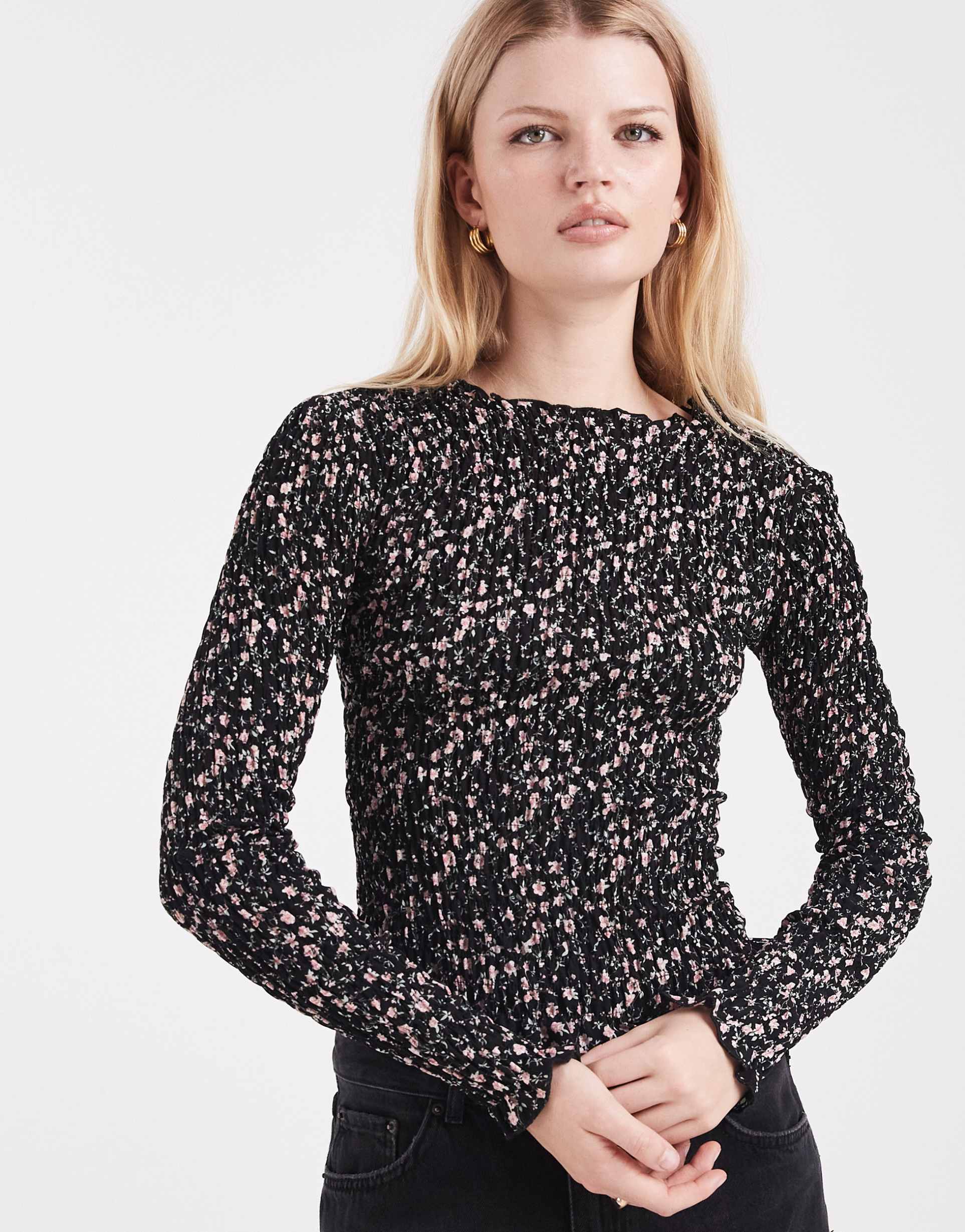daisy street long sleeve shirred top in pink floral