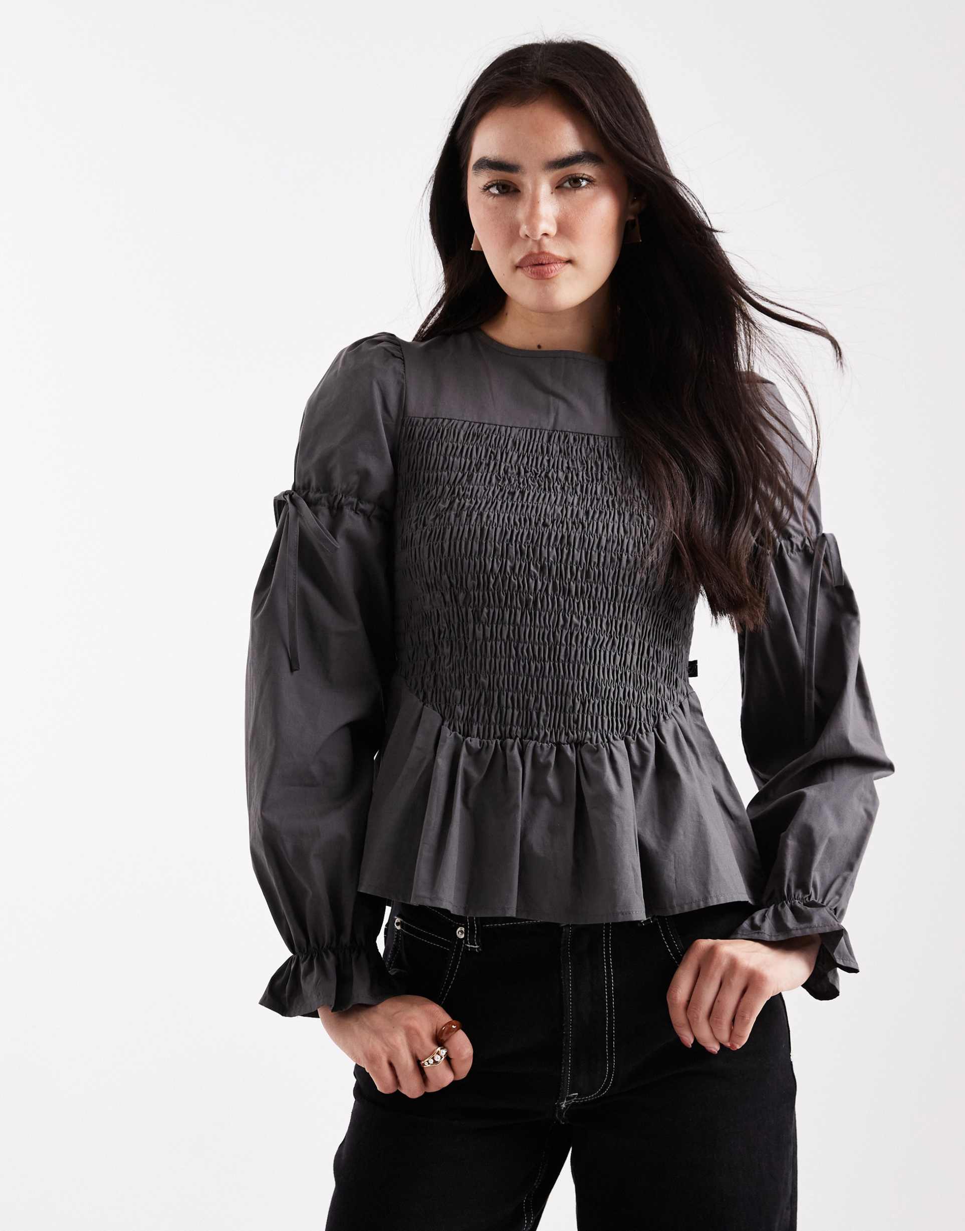 daisy street long sleeve shirred waist peplum hem top in slate gray