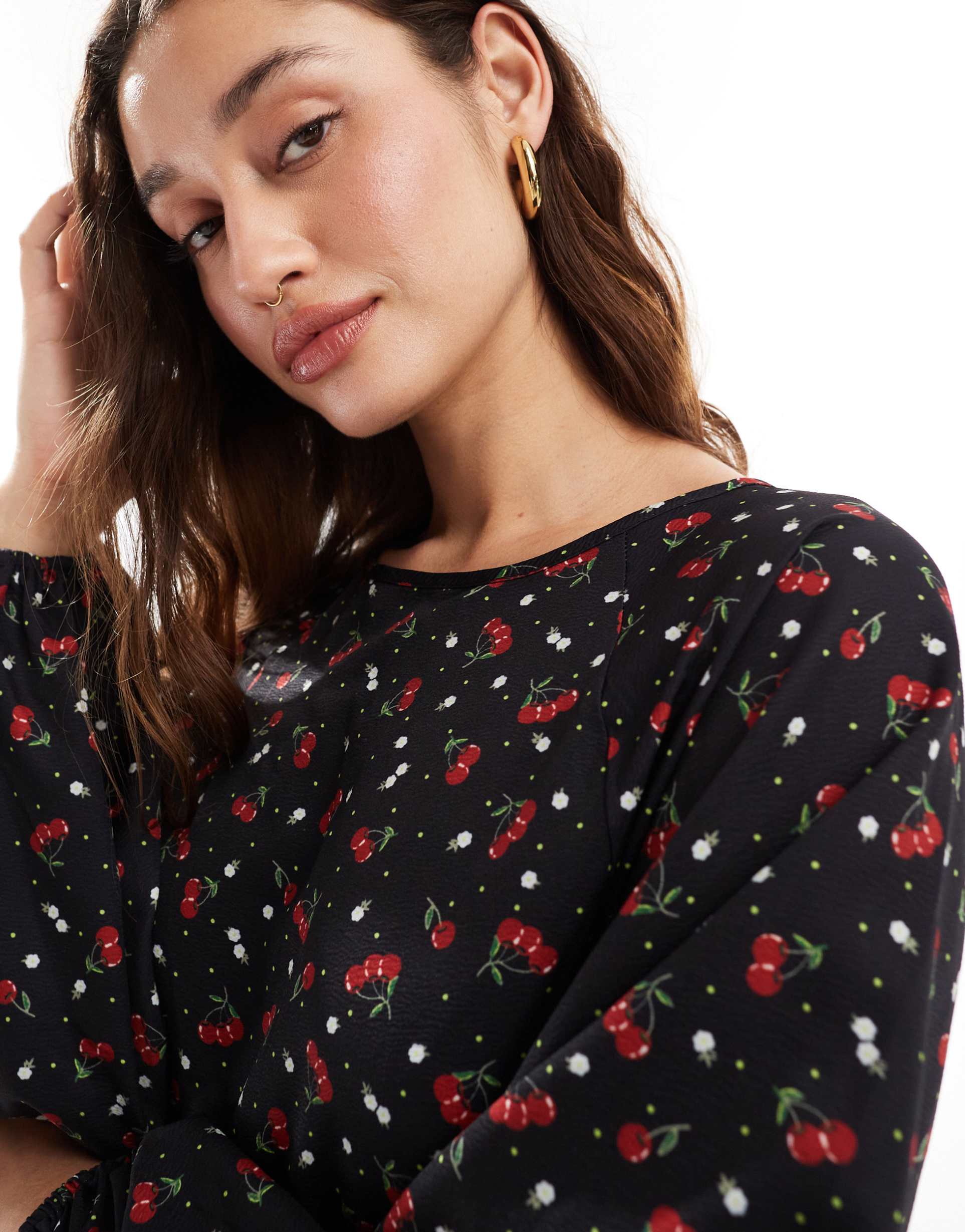 daisy street long sleeve smock mini dress in cherry print