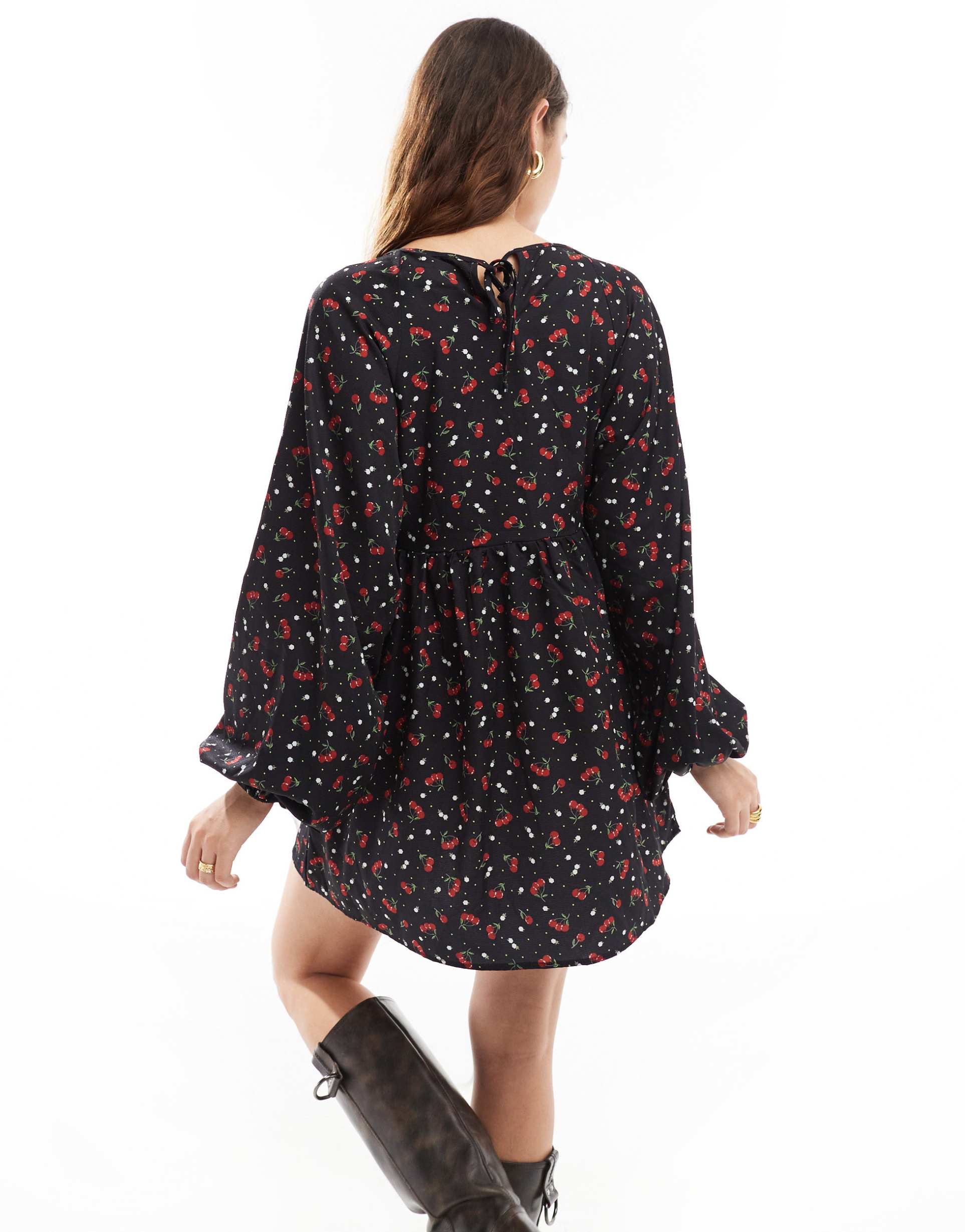 daisy street long sleeve smock mini dress in cherry print