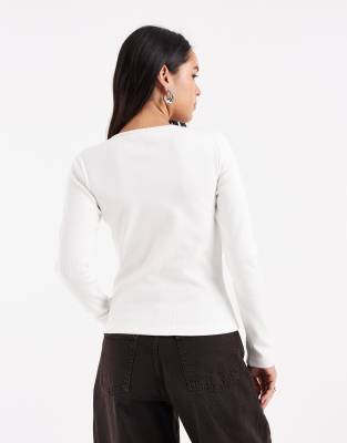 Daisy Street Long Sleeve Top With Graphic In White