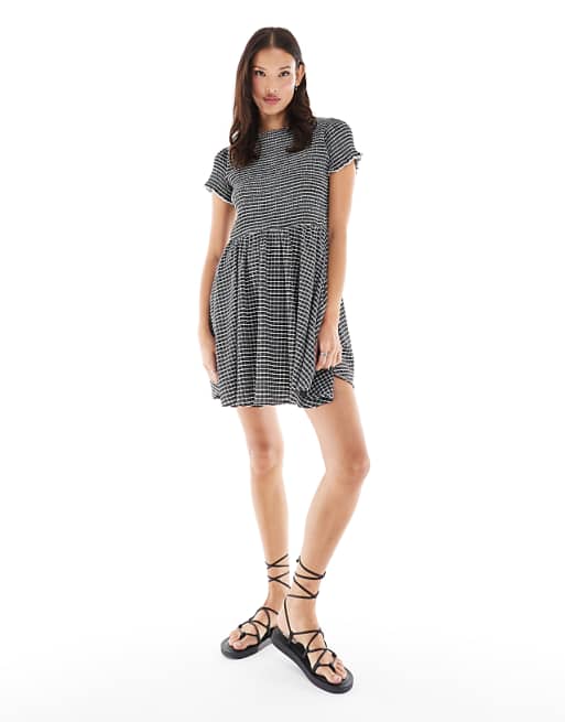 plaid smock dress Classic French Peter Pan in Green this versatile piece is a must Anavini red plaid smocked dress