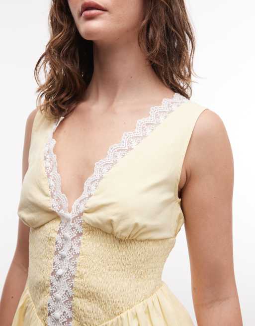 Daisy Street – Minikleid in Gelb mit V-Ausschnitt, Spitzendetail und gesmokter Taille, 2 von 4