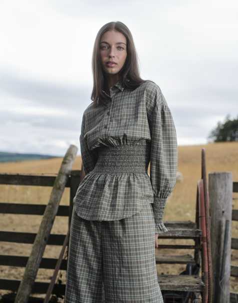 Daisy Street overhemd met knoopsluiting en gesmokte taille in saliegroen geruit co-ord set - view 1