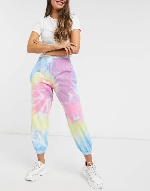 Tie dye discount sweatpants with daisies