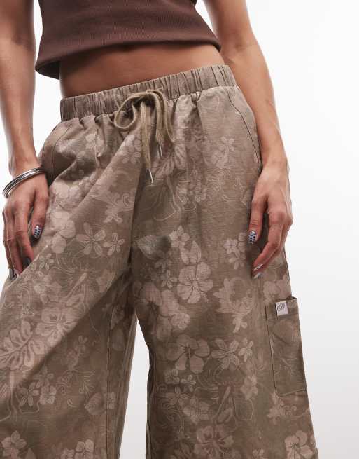 Daisy Street - Pantalon 2 en 1 taille basse à imprimé hibiscus avec fermeture éclair - Marron, 4 de 5