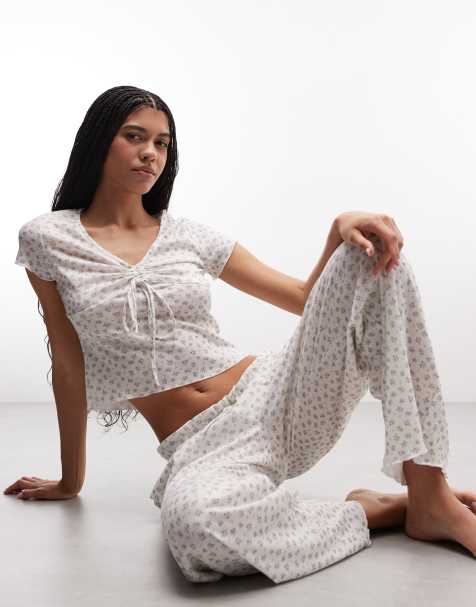 Daisy Street - Pijama con estampado de florecitas de pantalones y top con lazada delantera - view 1