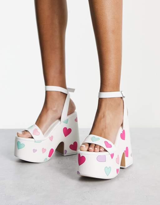 Daisy Street platform heeled sandals in white with heart print, 3 of 4