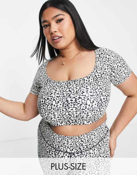 Daisy Street Plus Active daisy print crop top in black and cream  - view 1