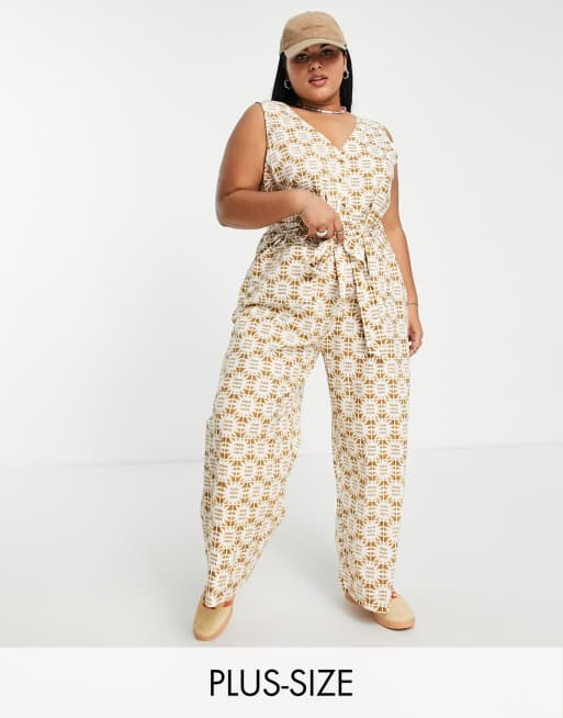 Daisy Street Plus - Afslappet jumpsuit med brunt geometrisk print