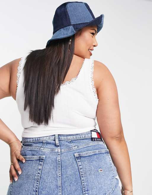 Daisy Street Plus cropped ribbed vest with lace trim in white, 2 of 4