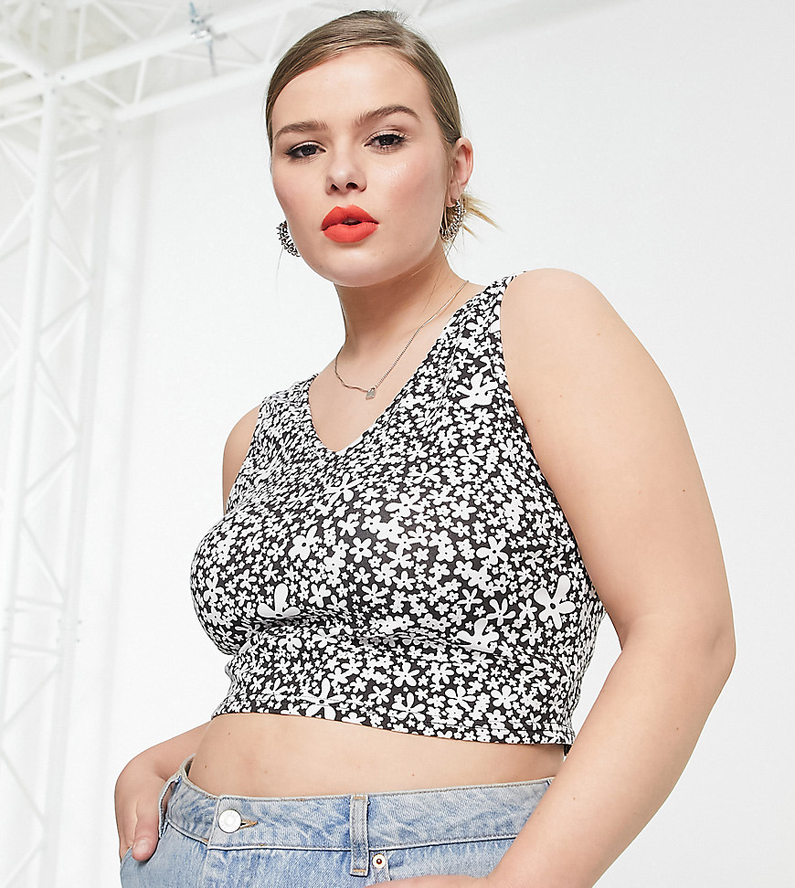 Plus-size top by Daisy Street Next stop: checkout Ditsy print V-neck Sleeveless style Cropped length Slim fit