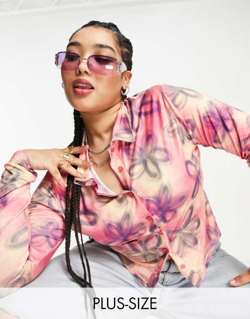 Daisy Street Plus - Jaren 90-stijl cropped aansluitend overhemd met grote retro madeliefjesprint in roze