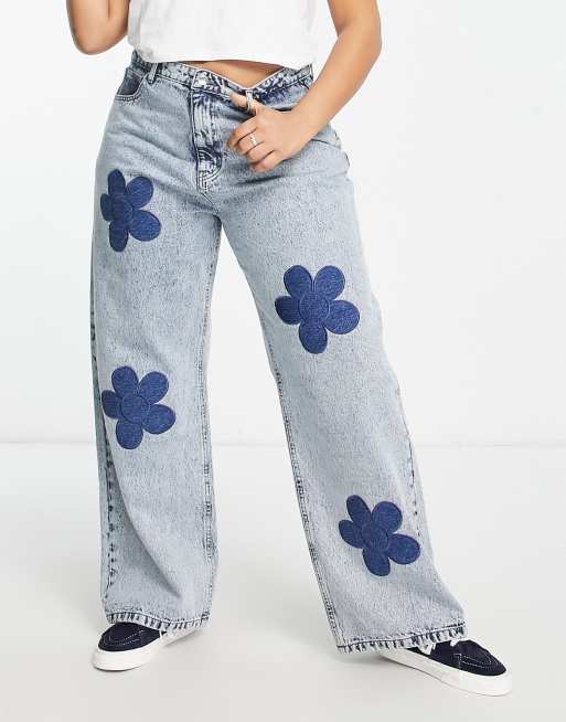 Daisy Street Plus - Jeans comodi con margherite applicate effetto patchwork