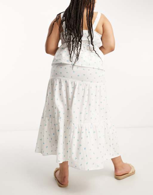 Daisy Street Plus linen tierred midi skirt in white ditsy floral, 2 of 4