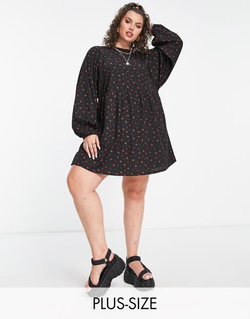 Daisy Street Plus – Locker geschnittenes Mini-Hängerkleid mit Blümchenmuster im Stil der 90er in Rot