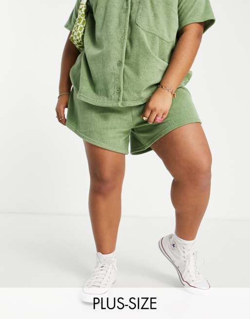 Daisy Street Plus - Pantaloncini comodi in spugna verdi in coordinato