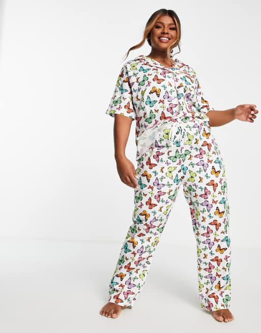 Daisy Street Plus – Pyjama mit kurzärmligem Hemd, Hose und Scrunchie mit buntem Schmetterlingsmuster, 2 von 4