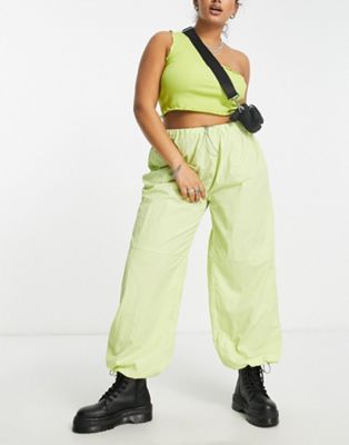 Daisy Street Plus relaxed cargo trousers in crinkle pistashio-Green