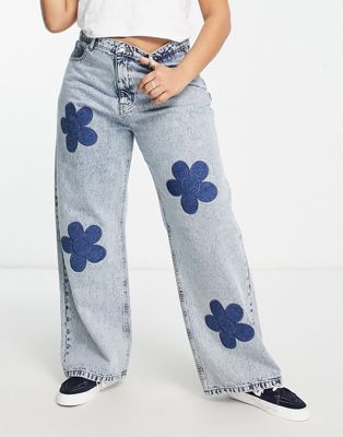 Daisy Street Plus relaxed jeans with patchwork daisy applique
