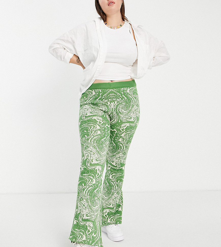 Plus-size trousers by Daisy Street Waist-down dressing All-over pattern Mid-rise Elasticated waist Flared leg Relaxed fit