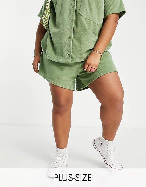 Co-ords Daisy Street Plus relaxed towelling shorts in green co-ord 