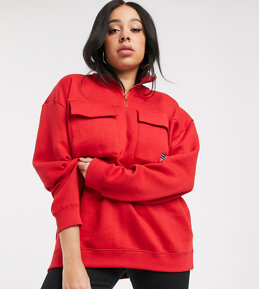 Daisy Street - Plus - Sweatshirt met korte rits met utility-zakken en met geborduurde vlagbadge-Rood