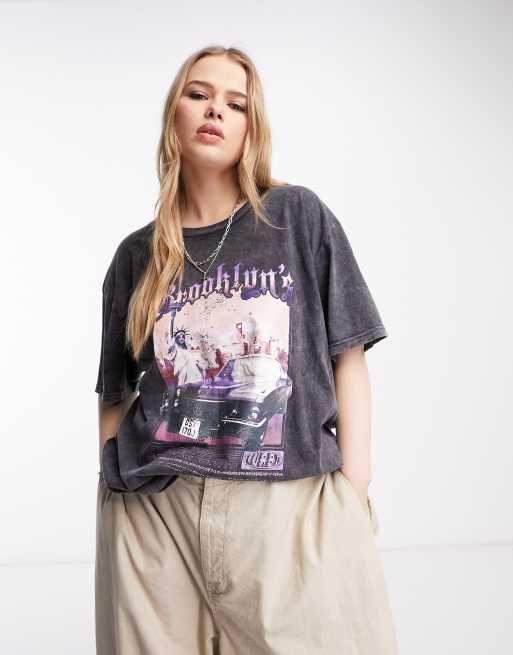 Daisy Street Plus – Szary T-shirt oversize o luźnym kroju z efektem sprania i nadrukiem w stylu grunge