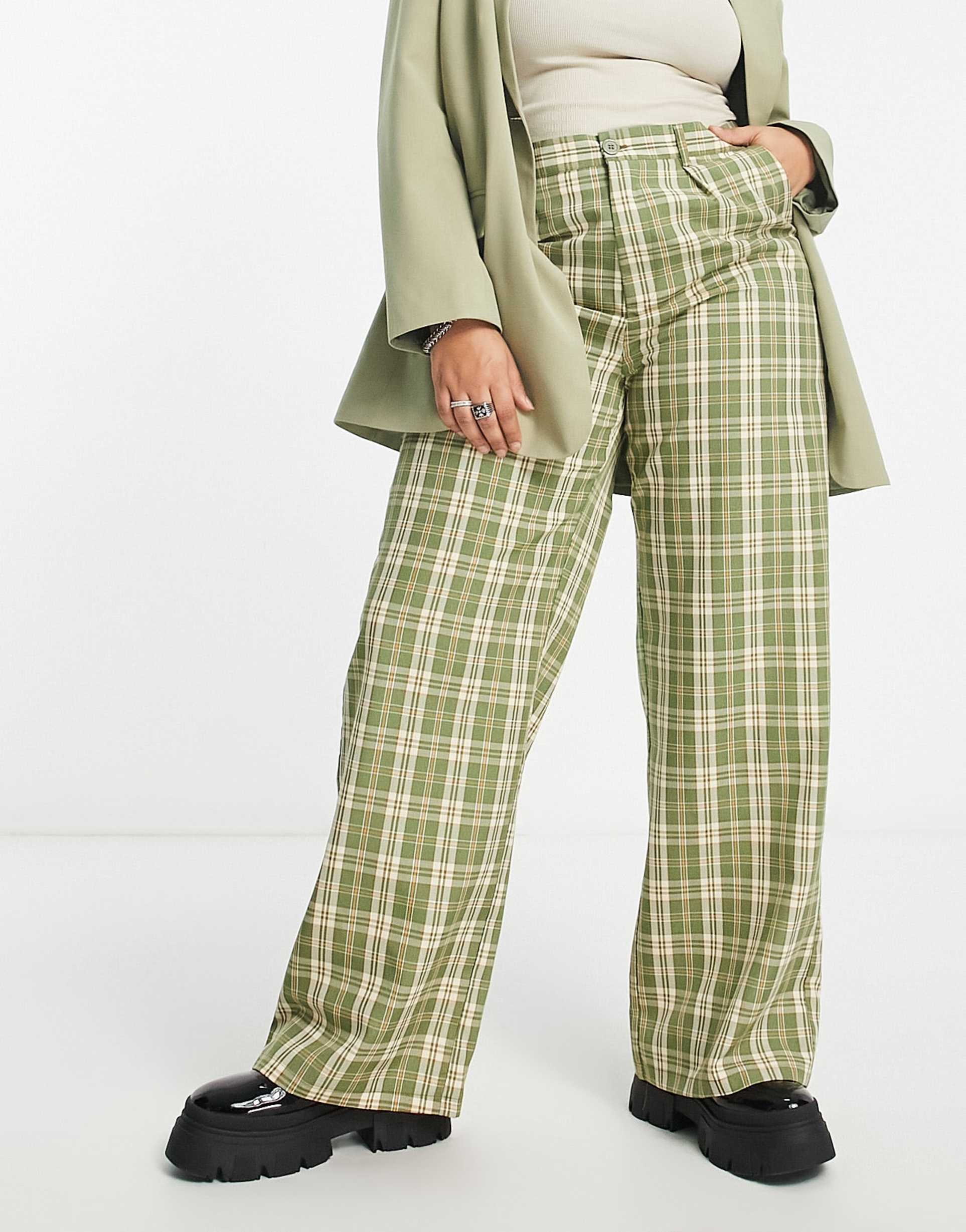 Daisy Street Plus wide leg trousers in vintage green check view 2