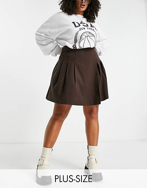Daisy Street Plus y2k mini pleated tennis skirt in brown