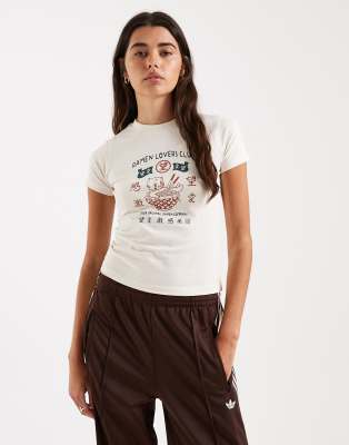 Daisy street ramen graphic baby tee in ecru ecru 8090₽