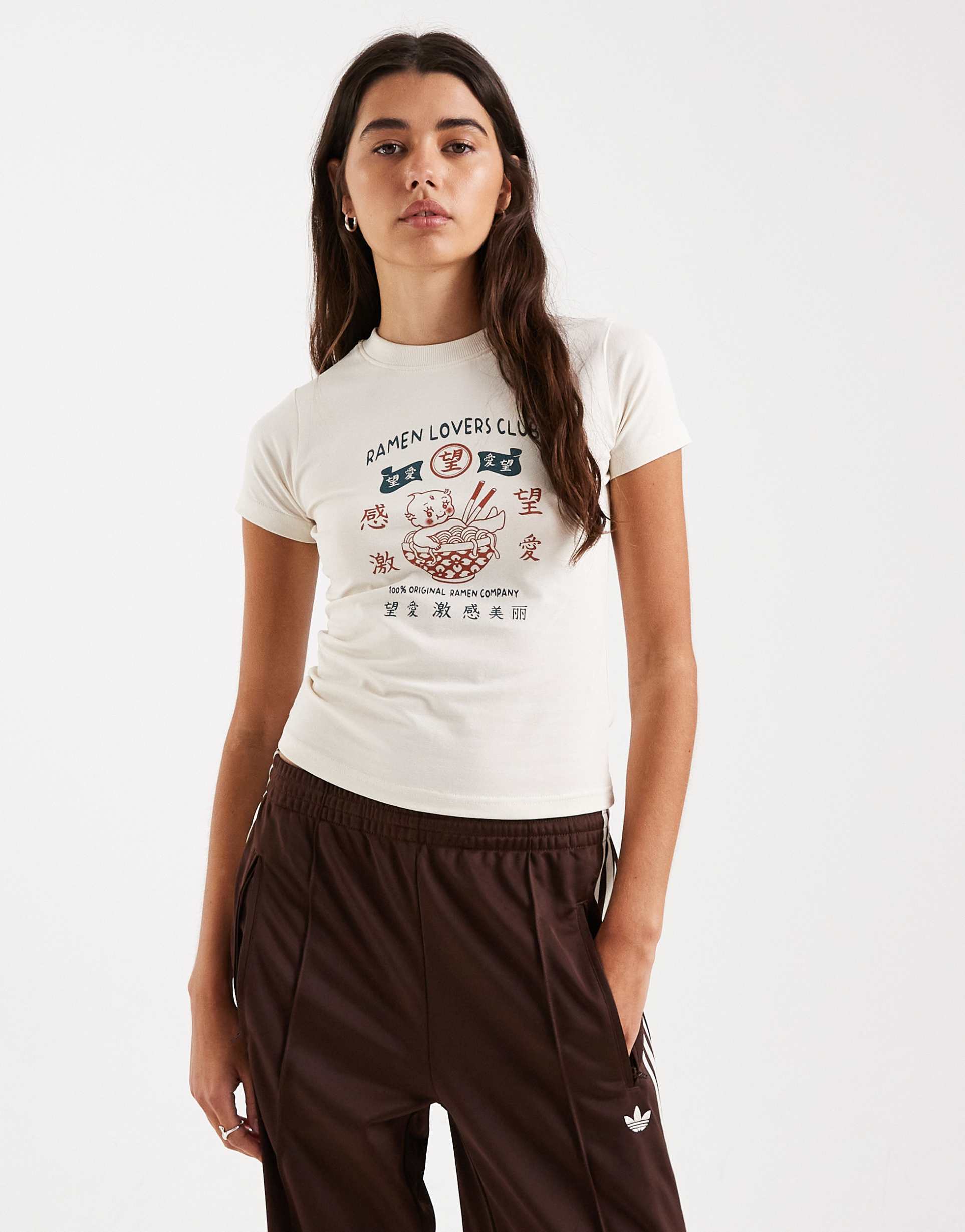 daisy street ramen graphic baby tee in ecru